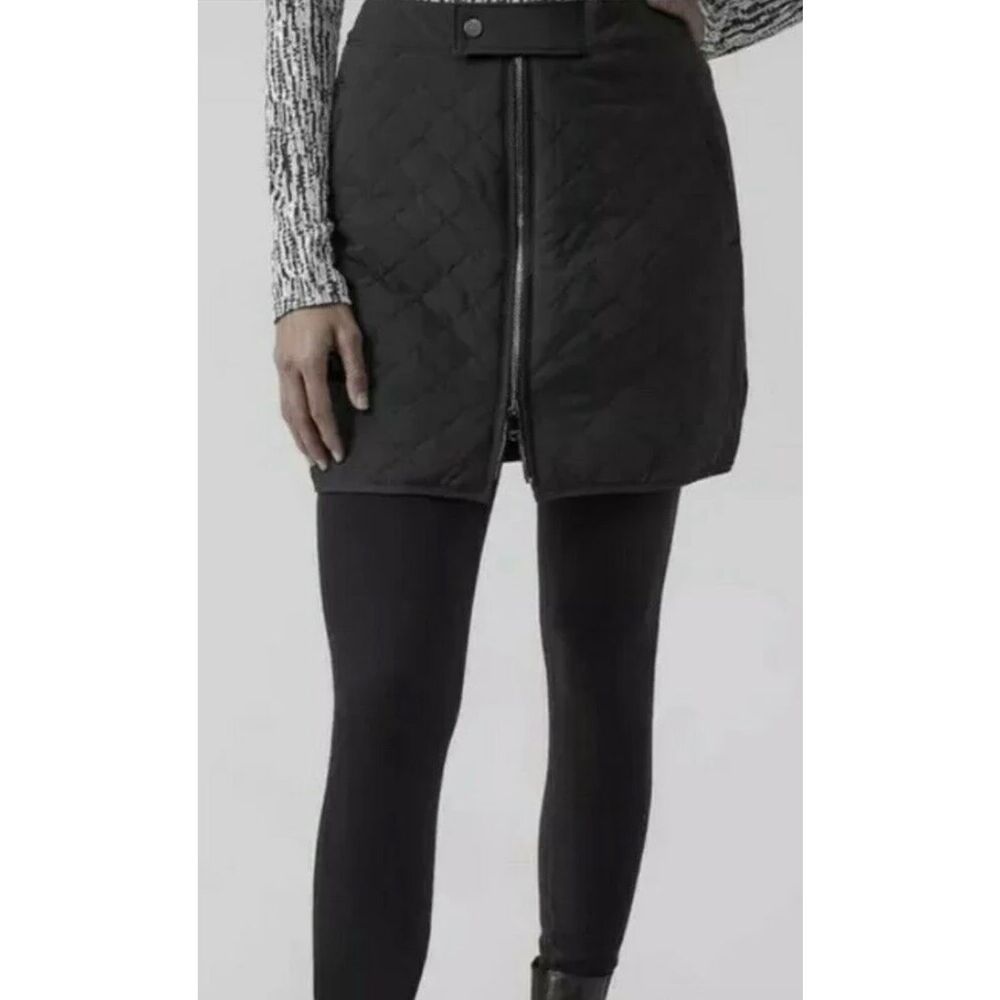 Athleta black quilted mini skirt size 8
